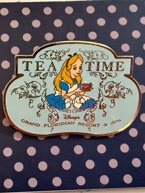 (Disney) Alice Tea Time Enamel Pin ☕️🩵